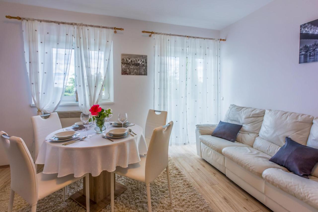 Apartments Dolloree Dramalj Ngoại thất bức ảnh